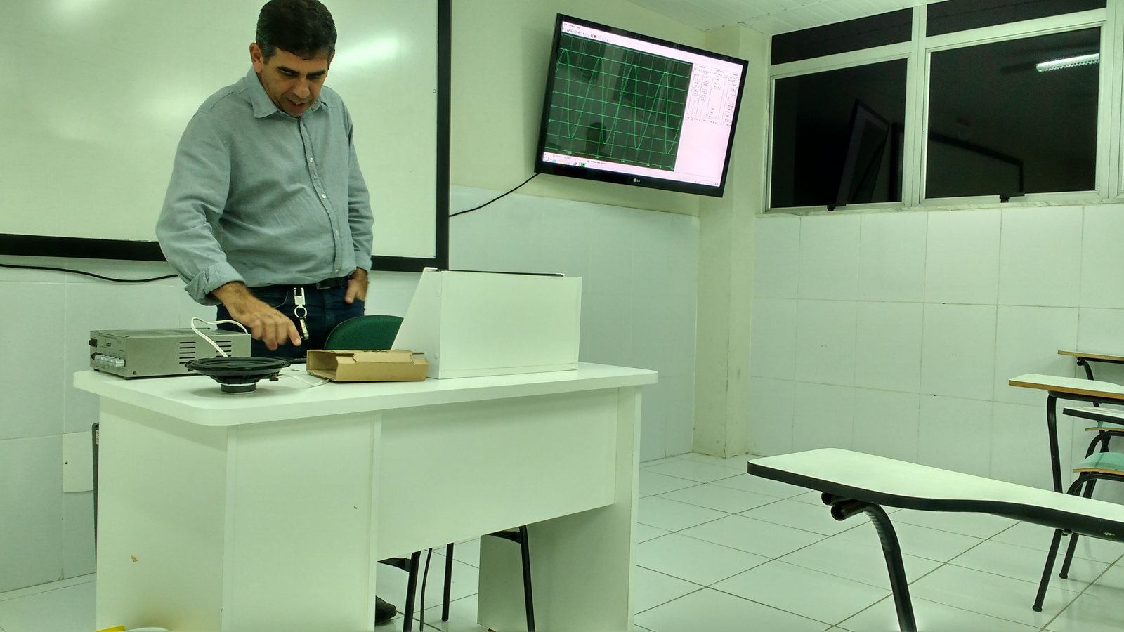Aula de redes sobre ondas com professor Ricardo Torres em 2016